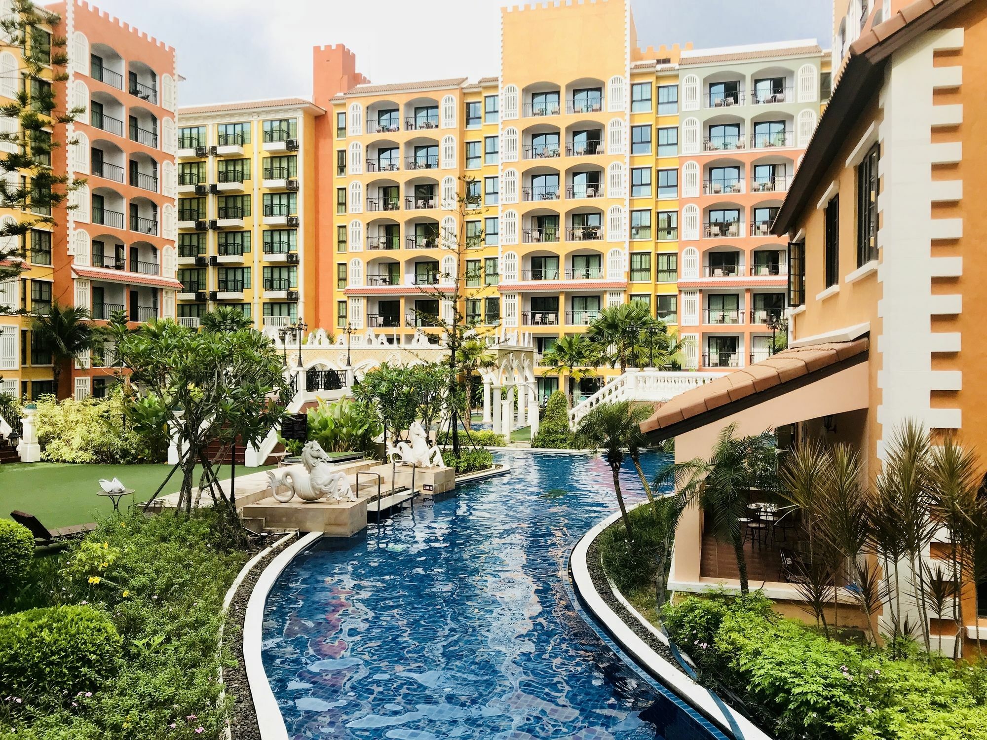 Апартаменты Venetian Pattaya Саттахип Экстерьер фото